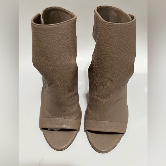 Vince Addie Open-Toe Buckle-Back Sandal Taupe - Picture 10 of 16